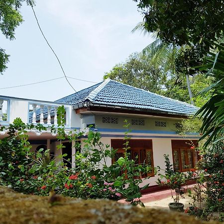 Breeze Guest House Trikunamalaja Zewnętrze zdjęcie