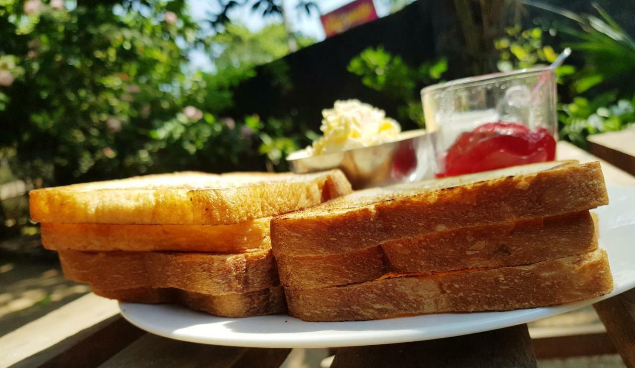Breeze Guest House Trikunamalaja Zewnętrze zdjęcie